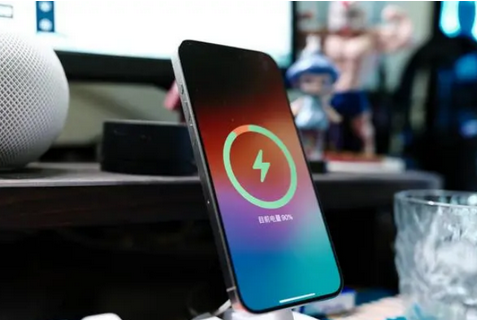 凤冈苹果15换屏服务分享用什么充电器给iPhone15充电更好 